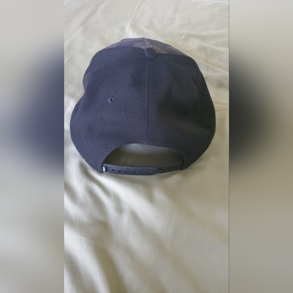 Sleek Nike SB Snapback Hat - Black and Blue - One Size Fits Most - Picture 3 of 5